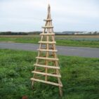 Pyramide écorcée pour plante grimpante